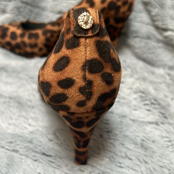 Anne Klein cheetah pumps - Picture 3 of 6